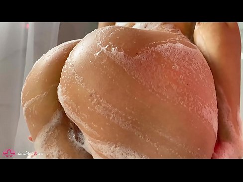 ❤️ Brunette Masturbates Pussy ak Vibrateur nan Orgasm Entans nan Douch Videyo sèks nan nou